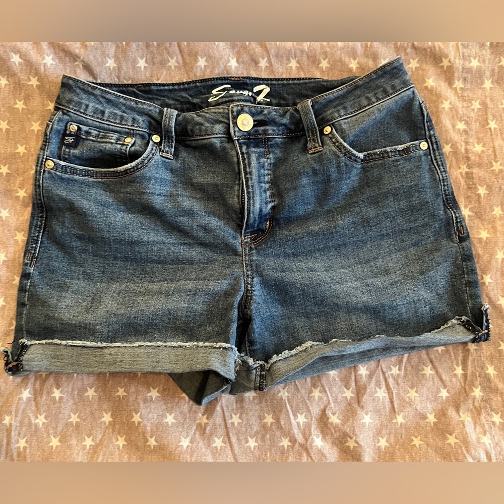 Seven7 Weekend Short - size 8 - cuffed and raw edge